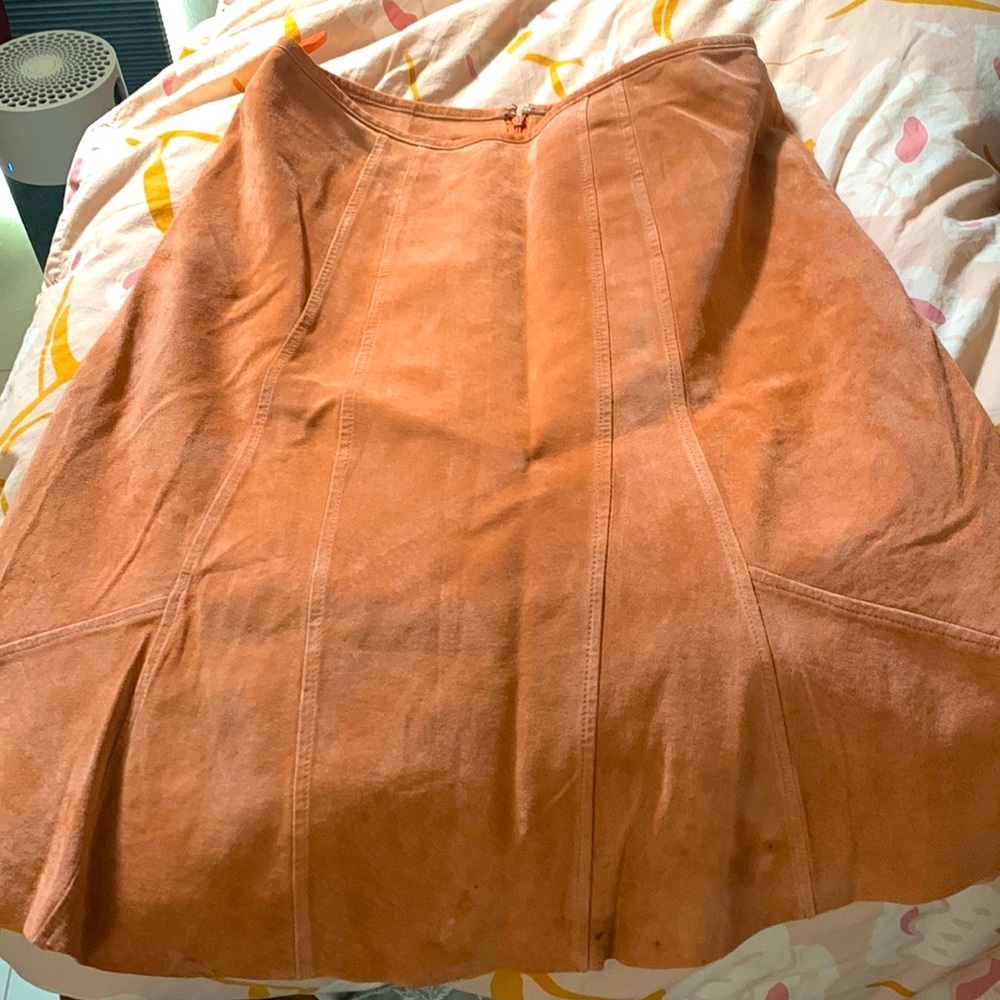 Brandon Thomas suede peach leather skirt . Size 8